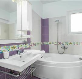 5 bedroom villa with pool & seaview, Perithia, sleeps 10